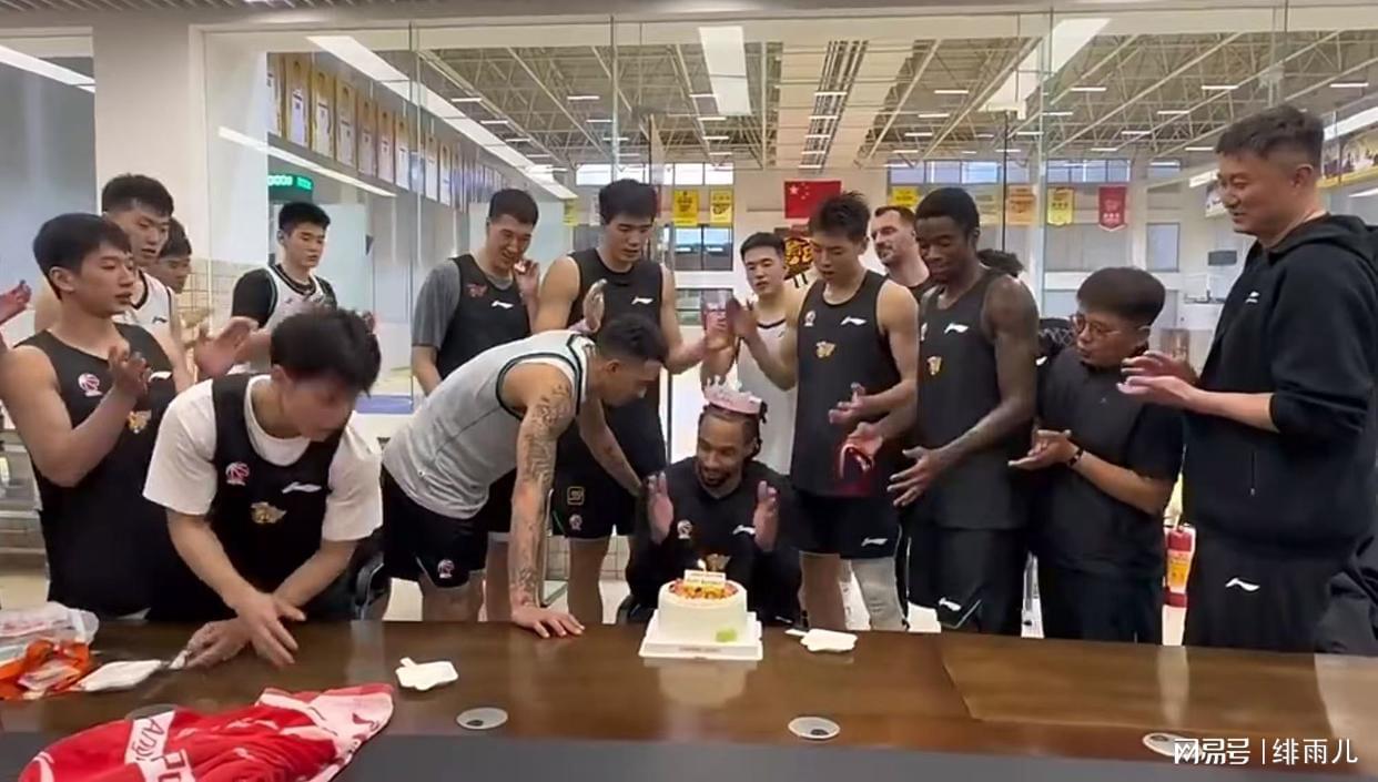 开云-不装了！萨林杰离队已成定局，广东队锁定护框型蓝领大外援！